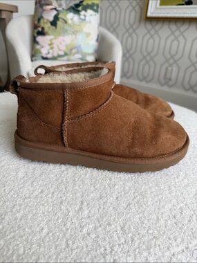 UGG Classic Ultra Mini Chestnut Suede Boots Women’s Size 7